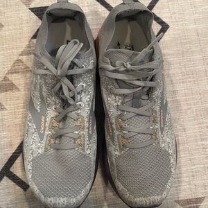 Brooks women’s Athletic Gray Sneakers